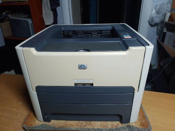 Принтер HP LaserJet 1320 / Лазерная монохромная печать / 1200 x 1200 dpi / A4 / 21 стр/мин / USB 2.0, Ethernet / Дуплекс б/у | Зображення 1
