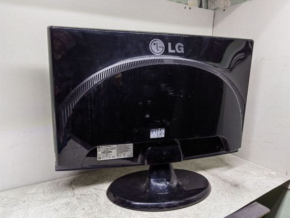 Монитор Б-класс LG Flatron W2453SQ-PF / 24" (1920x1080) TN / 1x VGA / Кабели в комплекте б/у | Зображення 3