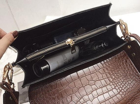 Сумка жіноча через плече крос-боді лакова під рептилію Коричнева 650К | Зображення 6