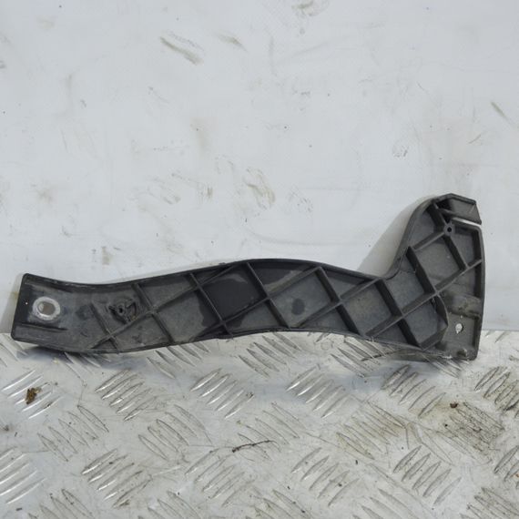 Кронштейн переднього бампера Audi A4 2004-2008 Кріплення бампера зовнішній правий Ауді а4 8E0807204B | Зображення 1