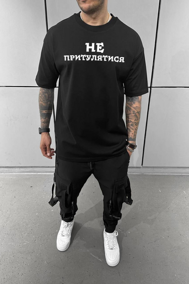 Футболка з мерчем