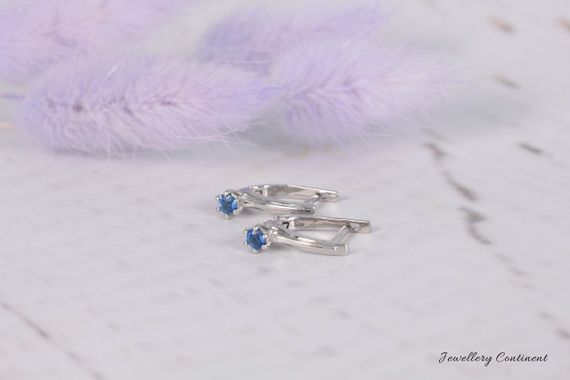 Сережки из белого золота с сапфирами | Зображення 2