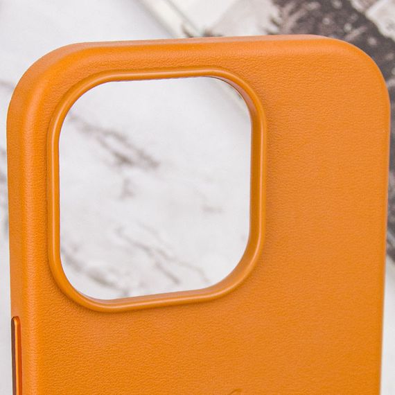 Кожаный чехол Leather Case (AAA) with MagSafe and Animation для Apple iPhone 14 Pro (6.1") Golden Brown | Зображення 7