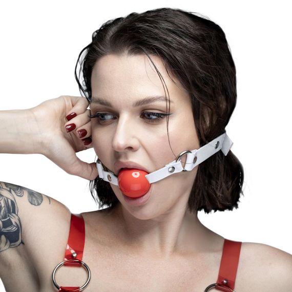 Кляп силіконовий Feral Feelings Silicon Ball Gag White/Red, білий ремінець, червона кулька Sex Aura | Зображення 1