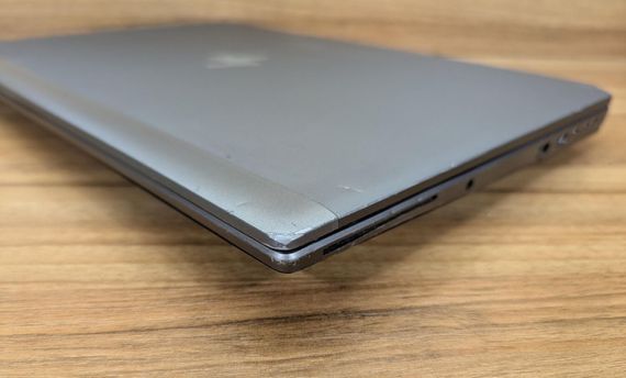 Мобільна робоча станція Б-клас HP zBook 15 G6 / 15.6" (1920x1080) IPS / Intel Core i7-9850H (6 (12) ядер по 2.6 - 4.6 GHz) / 16 GB DDR4 / 256 GB SSD / nVidia Quadro T2000, 4 GB GDDR5, 128-bit / Fingerprint / WebCam / Windows  б/в + Подарунок Миша / USB | Зображення 2