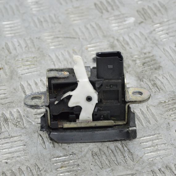 Замок кришки багажника Volkswagen Golf V Plus універсал 2004-2013 Замок багажника Фольксваген Гольф 5 Плюс 5M0827505E | Зображення 2