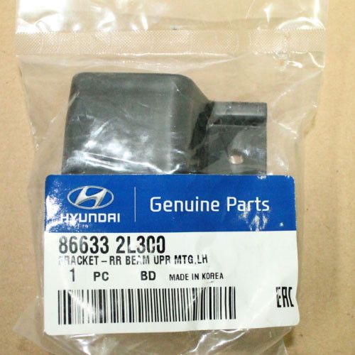 Крепеж заднего бампера средний Hyundai i30 '10-12 OE 866352L300