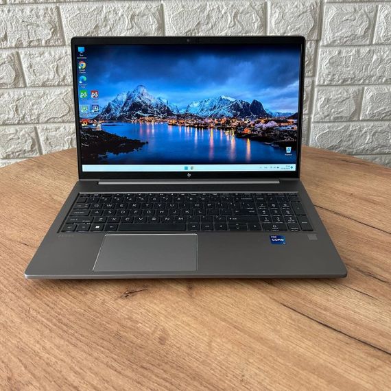 Мобильная рабочая станция Б-класс HP ZBook Power 15 G9 / 15.6'' (1920x1080) IPS / Intel Core i7-12700H (14 (20) ядер по 3.5 - 4.7 GHz) / 16 GB DDR5 / 512 GB SSD / nVidia RTX A1000, 4 GB GDDR6, 128-bit / WebCam б/у | Зображення 1