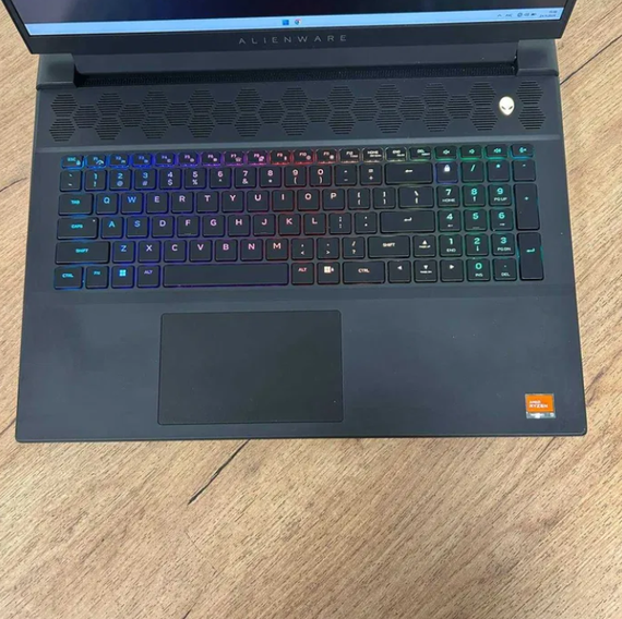 Ноутбук Dell Alienware m18 480Hz Ryzen 9 7945HX 32Gb SSD1Tb RX 7900M 16Gb Б/В | Зображення 1