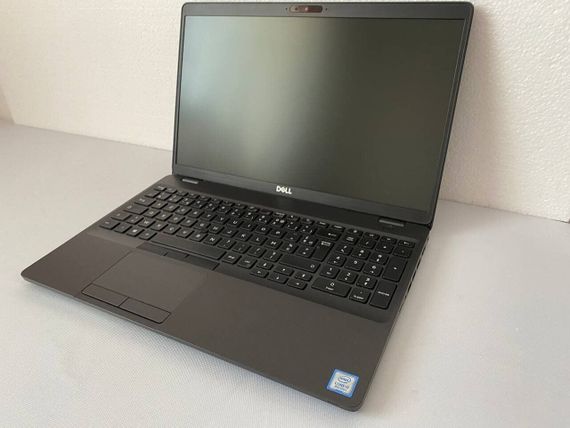 Ноутбук Dell Latitude 5500 / 15.6" (1366x768) TN / Intel Core i3-8145U (2 (4) ядра по 2.1 - 3.9 GHz) / 8 GB DDR4 / 256 GB SSD / Intel UHD Graphics 620 / WebCam б/у | Зображення 2