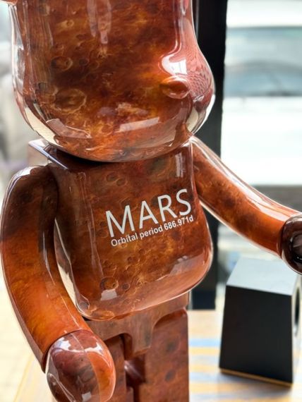 Bearbrick Planet Series Mars дизайнерська статуетка ведмідь Беарбрік 70 см mb001 | Зображення 2