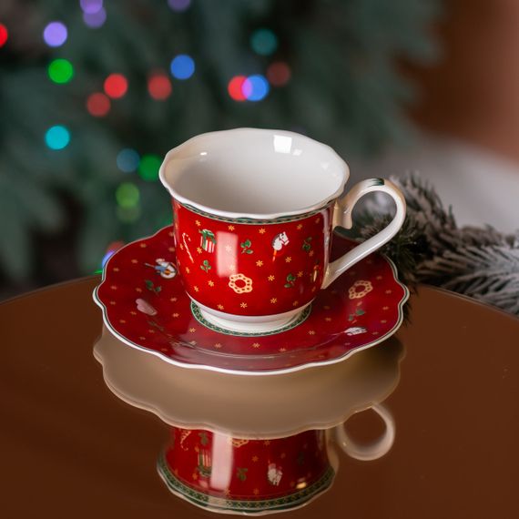 Чашка порцелянова Christmas з блюдцем, червона | Зображення 4