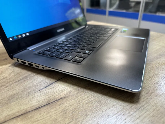 Ноутбук Samsung NP940 15.6" 4K Touch i7 6700HQ/16Gb/256Gb SSD/GTX 950M Б/В | Зображення 3