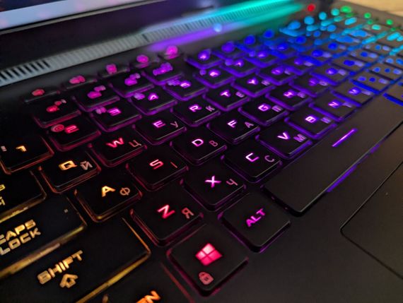 Ігровий ноутбук Asus ROG Stix G533QS / 15.6" (1920x1080) IPS / AMD Ryzen 9 5900HX (8 (16) ядер по 3.3 - 4.6 GHz) / 64 GB DDR4 / 2000 GB SSD / nVidia GeForce RTX 3080, 16 GB GDDR6, 256-bit / Windows 11 б/в + Подарунок Бездротова миша / USB | Зображення 5