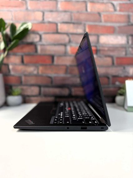 Ультрабук-трансформер Lenovo ThinkPad X13 Yoga Gen2 / 13.3" (1920x1080) IPS Touch / Intel Core i5-1145G7 (4 (8) ядра по 4.4 GHz) / 16 GB DDR4 / 256 GB SSD / Intel Iris Xe Graphics / WebCam / Стилус / Windows 10 Pro б/в | Зображення 7