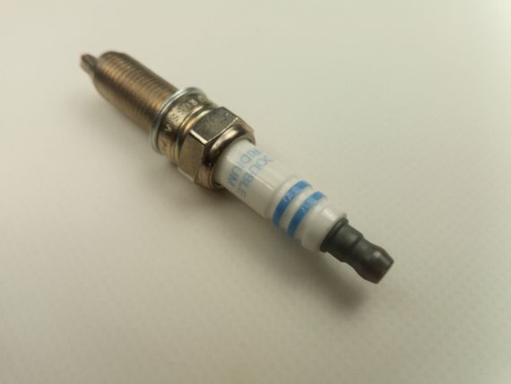 Свічка запалювання BOSCH PLATINUM Iridium YR7SII33U (Hyundai/KIA) 0242135548 | Зображення 2