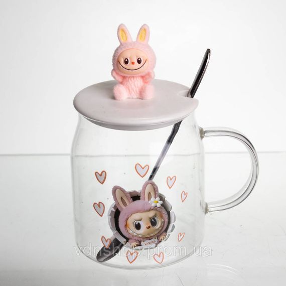 Новогодняя большая стеклянная чашка "Лабуба" с крышкой и ложкой 600 мл, Праздничная кружка чашка для детей на подарок Розовый | Зображення 1