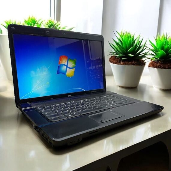 Ноутбук Б-клас HP Compaq 610 / 15.6" (1366x768) TN / Intel Core 2 Duo T5870 (2 ядра по 2.0 GHz) / 2 GB DDR2 / 120 GB SSD / Intel GMA X3100 Graphics / WebCam / АКБ не тримає б/в | Зображення 2