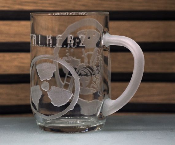 Подарочный бокал для пива 570 мл с гравировкой  игры лого Сталкер 2 S.T.A.L.K.E.R. 2 | Зображення 2