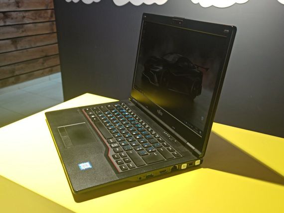 Ноутбук Fujitsu LifeBook E449 / 14" (1920x1080) IPS / Intel Core i3-8130U (2 (4) ядра по 2.2 - 3.4 GHz) / 16 GB DDR4 / 240 GB SSD / Intel UHD Graphics 620 / WebCam / LTE б/у | Зображення 2