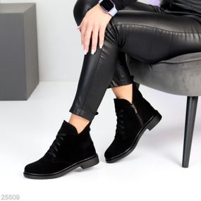 Дизайнерські замшеві зимові низькі чорні черевики асиметричний дизайн 40