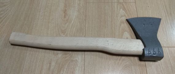 Сокира 1,3кг з ручкою Три сокири | Зображення 1