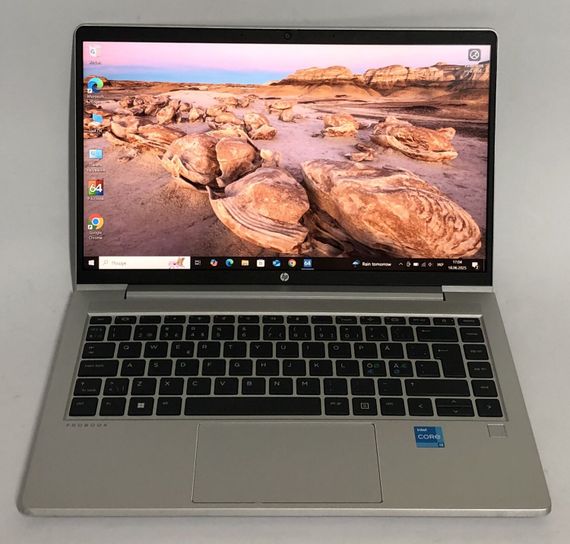 Ультрабук Б-класс HP ProBook 440 G9 / 14" (1920x1080) IPS / Intel Core i3-1215U (6 (8) ядер по 1.2 - 4.4 GHz) / 16 GB DDR4 / 256 GB SSD NVMe / Intel UHD Graphics / WebCam / Win 10 Pro б/у | Зображення 2