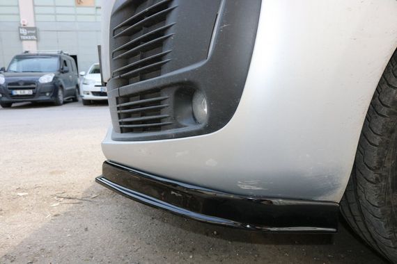 Передня лип накладка (ABS) для Opel Zafira Life 2019- рр