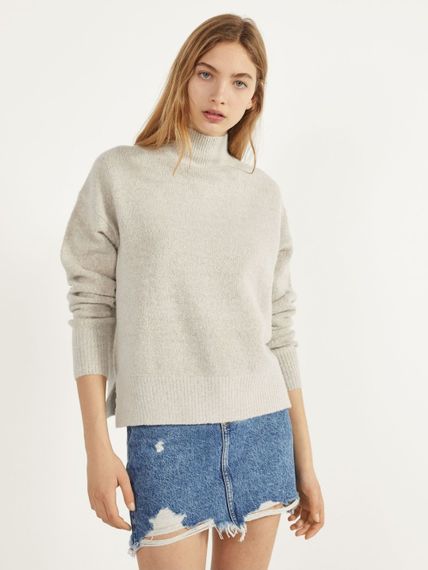 Теплий светр джемпер під горло бежевий беж