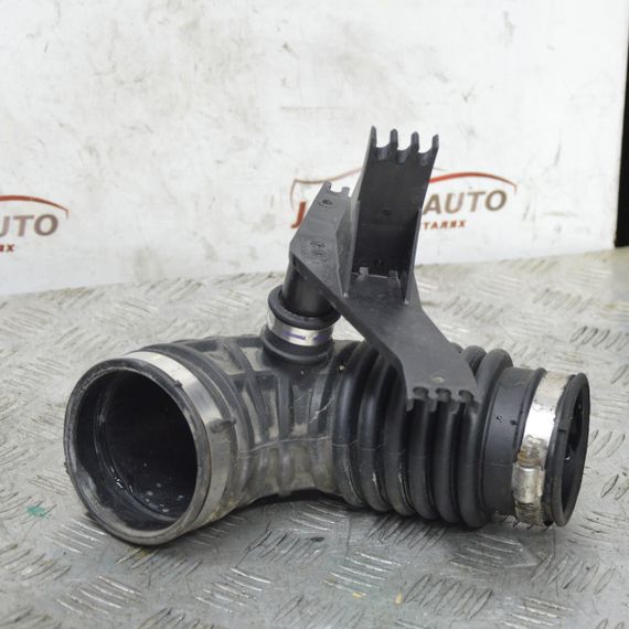 Патрубок повітряного фільтра 2.5 DCI Nissan Navara Pathfinder 2005-2014 Трубка шланг повітря Ніссан Навара 2100543