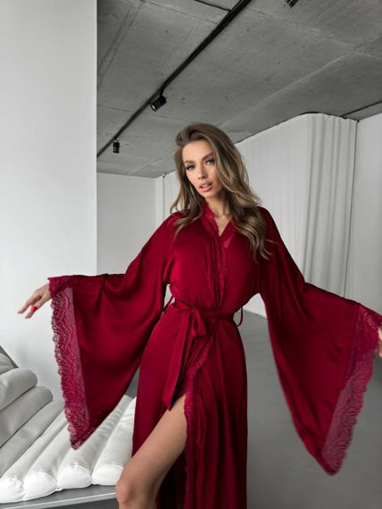 Довгий бордовий шовковий халат з мереживом | Зображення 1