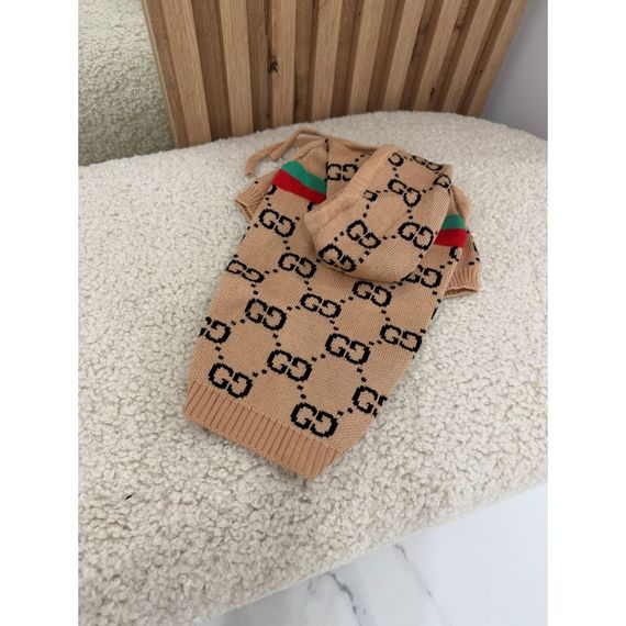 Брендовая вязанная кофта для собак GUCCI с капюшоном на шнурках,зелено-красная полоса на спинке, бежевая