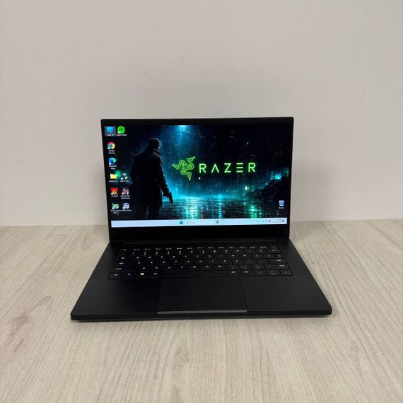 Ігровий ультрабук Razer Blade 14 RZ09-0427 / 14" (2560x1440) IPS / AMD Ryzen 9 6900HX (8 (16) ядер по 3.3 - 4.9 GHz) / 16 GB DDR5 / 512 GB SSD NVMe / nVidia GeForce RTX 3070 Ti, 8 GB GDDR6, 256-bit / WebCam б/в | Зображення 1