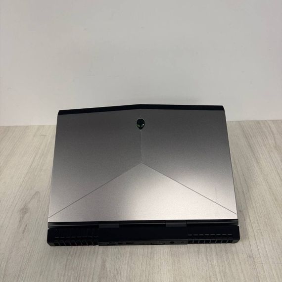 Ігровий ноутбук Dell Alienware 15 R3 / 15.6" (1920x1080) IPS / Intel Core i5-6440HQ (4 ядра по 2.6 - 3.5 GHz) / 8 GB DDR4 / 256 GB SSD / nVidia GeForce GTX 1060, 6 GB GDDR5, 192-bit / WebCam б/в | Зображення 6