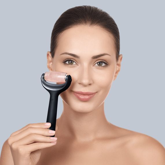 Ролер для голкової мезотерапії обличчя та тіла GESKE MicroNeedle Face&Body Roller 9в1 black | Зображення 3