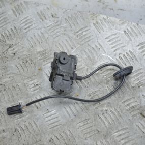 Замок лючка бензобака Skoda Rapid 2012-2019 Замок люка паливного бака Шкода 5C6810773H