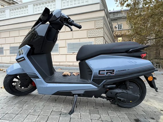 Электроскутер Crosser CR-22 2500W 72V 35Ah Graphene, до 80 км, 65 км/ч, современный городской электроскутер Синій | Зображення 3