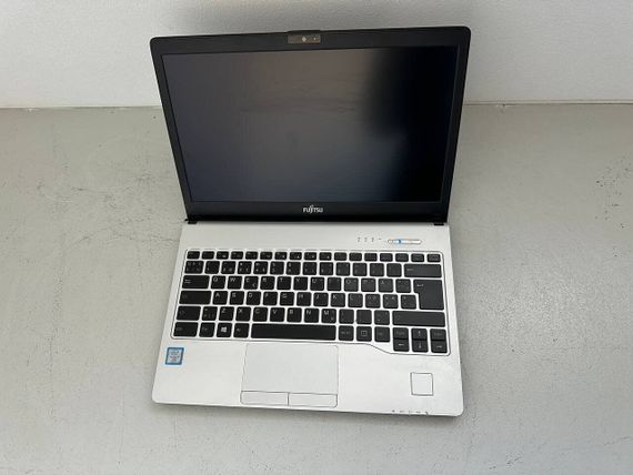 Ультрабук Б-класс Fujitsu LifeBook S936 / 13.3" (1920x1080) TN / Intel Core i7-6600U (2 (4) ядра по 2.6 - 3.4 GHz) / 8 GB DDR4 / 128 GB SSD / Intel HD Graphics 520 / WebCam / VGA б/в | Зображення 1