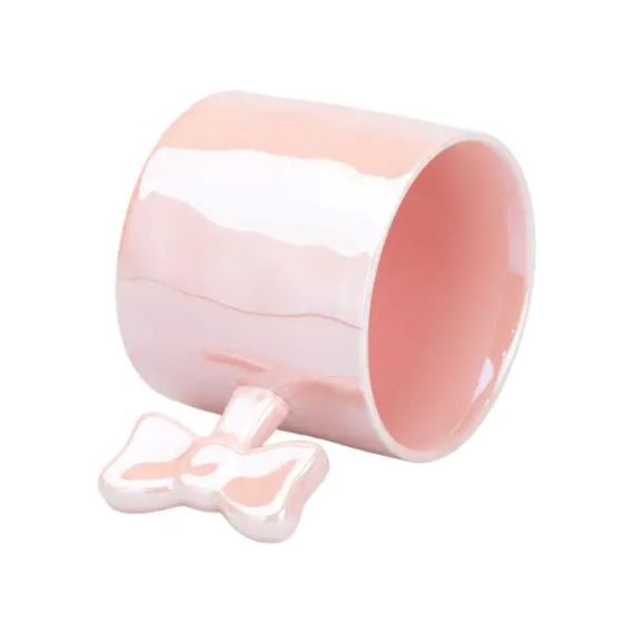 Чашка с с ручкой в виде бантика фарфоровая 350 мл Розовая HP7185P | Зображення 1