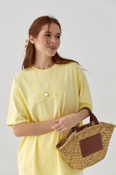 Футболка вільного крою з вишитим написом - жовтий цвет, ONE SIZE (є розміри) | Зображення 4