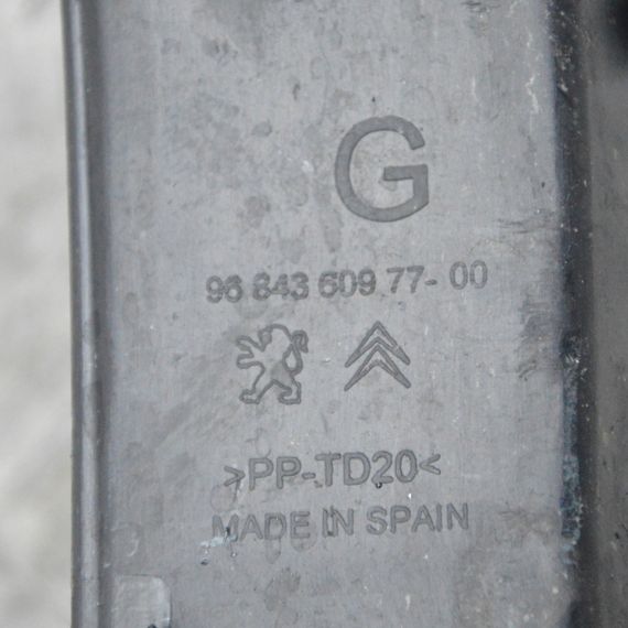 Накладка ліхтаря задня ліва Citroen C4 Picasso 2006-2013 Захист фари стоп задня ліва Сітроен 9684360977 | Зображення 3