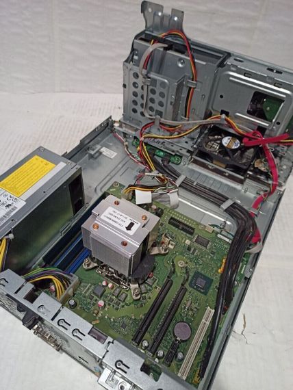 ПК Fujitsu Esprimo E700 E85+ SFF / Intel Core i5-2400 (4 ядра по 3.1 - 3.4 GHz) / 8 GB DDR3 / 500 GB HDD / Intel HD Graphics 2000 / DVD-ROM б/в + Подарунок Флеш-накопичувач USB 64 GB | Зображення 6