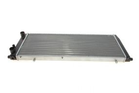 Радіатор охолодження Audi 100 1.6 1,8 76-90 03002051
