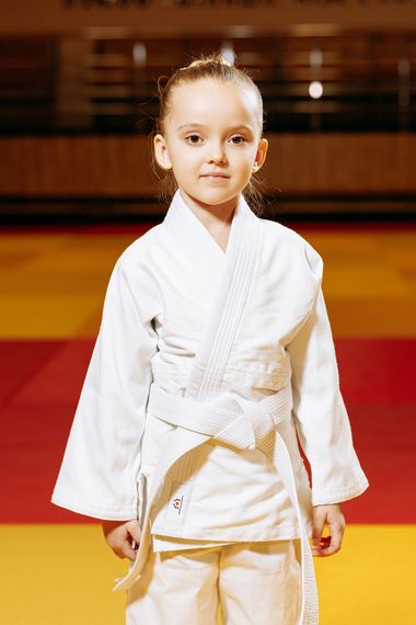 Біле дитяче кімоно для дівчаток, дзюдо, TM BUDOGI серія BEGINNER, зріст 120 см, щільність 350 гр/м.кв. | Зображення 1