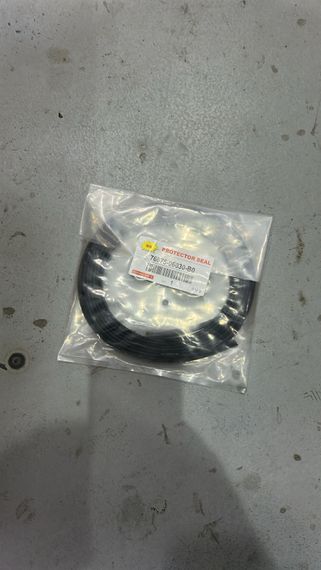 Уплотнитель для обвесов (3 метра) Белый для Toyota Land Cruiser 200 2007-2021 гг | Зображення 1