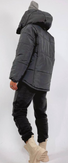 Женская стеганая куртка с капюшоном из плащевки YN7124 размер 42/46, цвет темно-серый | Зображення 1