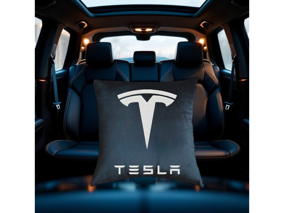 Авто Подушка c вишивкою логотипу марки Тесла Tesla чорний автомобілісту 03772