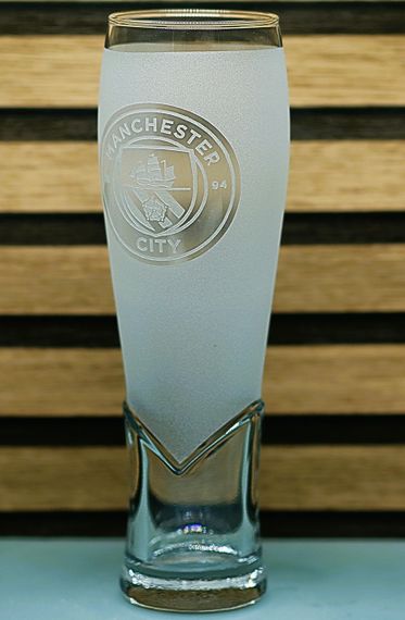 Подарочный крафтовый бокал для пива сока воды 440 мл с гравировкой лого футбольного клуба ФК Манчестер Сити | Зображення 2