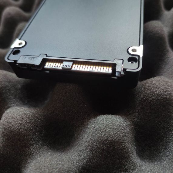 Твердотельный накопитель SSD Samsung SM1633 / 2.5" / 800 GB / SAS 12G / 3 DWPD б/у | Зображення 4