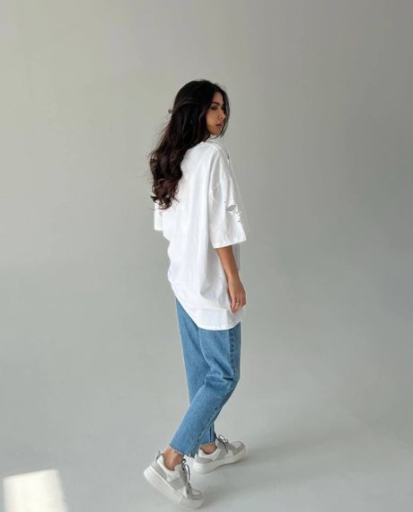 Довга жіноча футболка оверсайз з порізами колір білий розмір 42/46 PP027 | Зображення 1